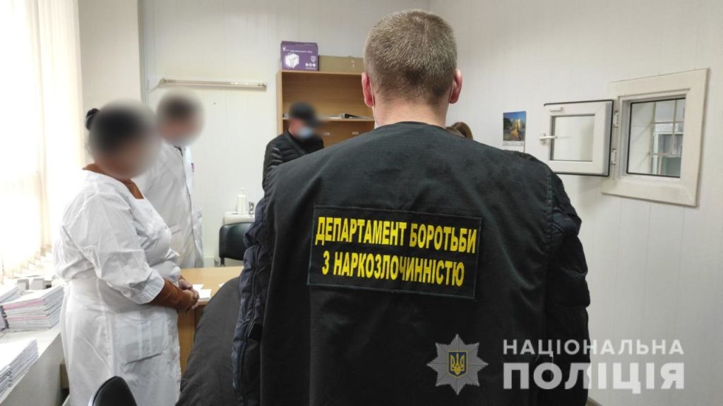 врачи