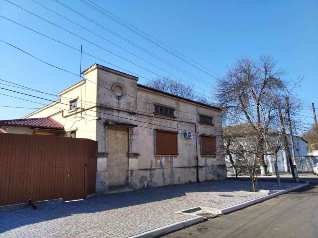 вход