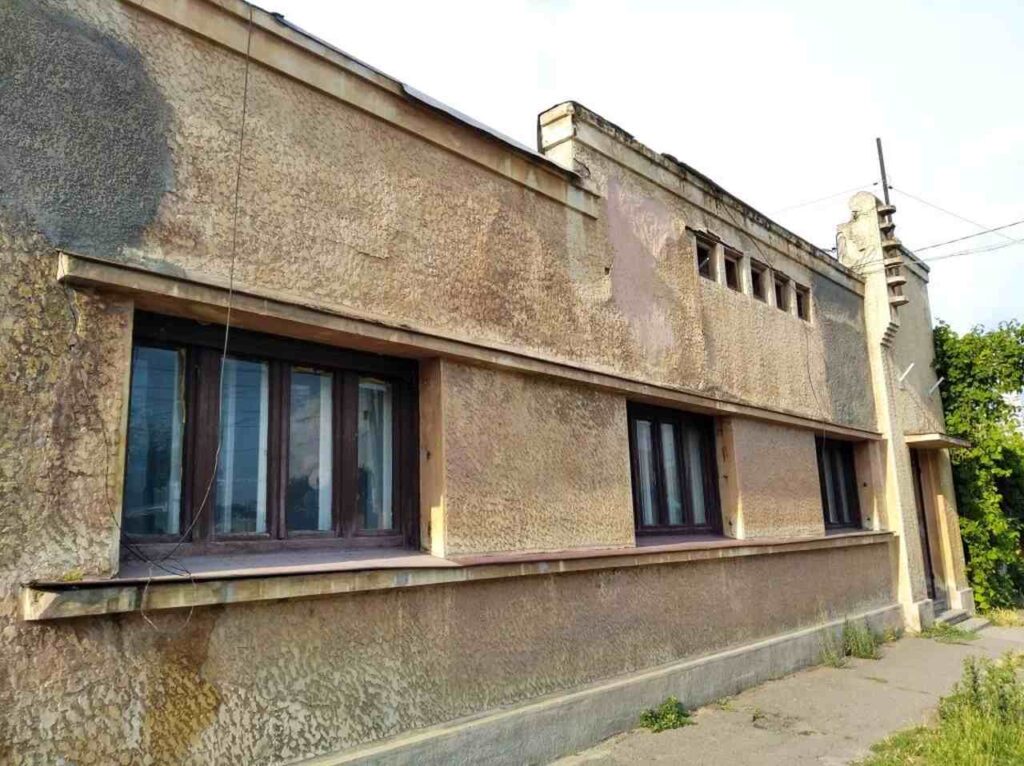 сбоку
