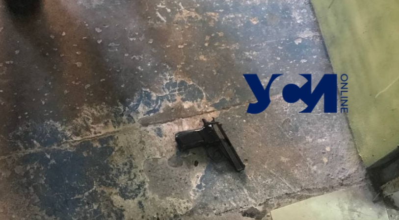 пистолет стрельба