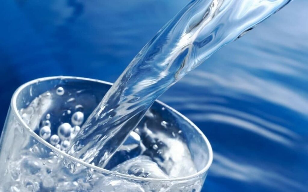 вода