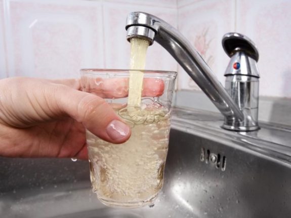 вода