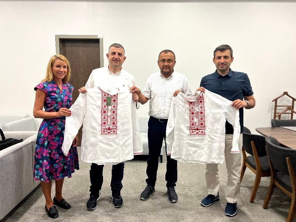 вишиванка байрактар