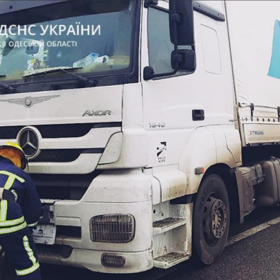 застрягла вантажівка