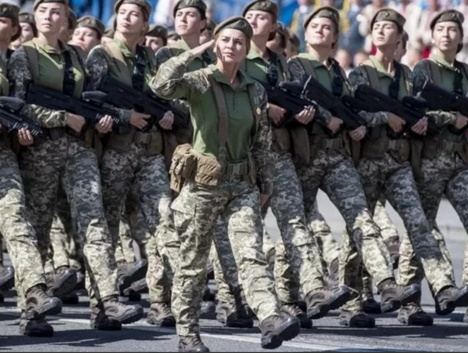 жіноча воєнна форма