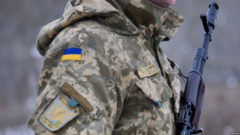 військовослужбовець