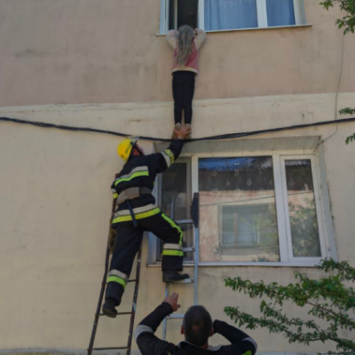 врятована дівчинка