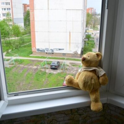 дитина випала з вікна