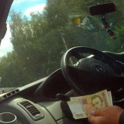 хабар поліцейським