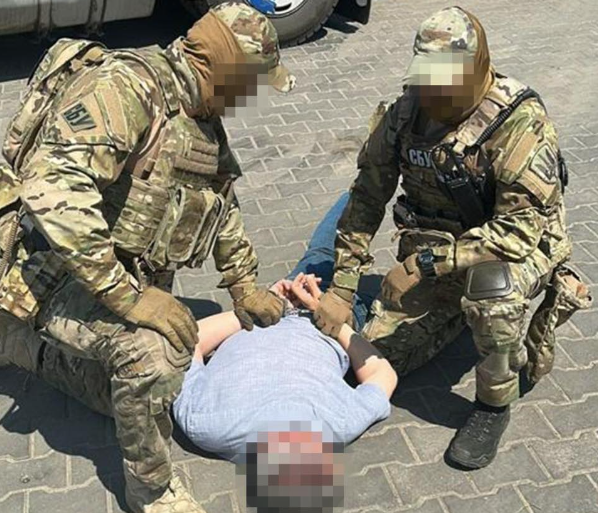 Табаки митник хабарі