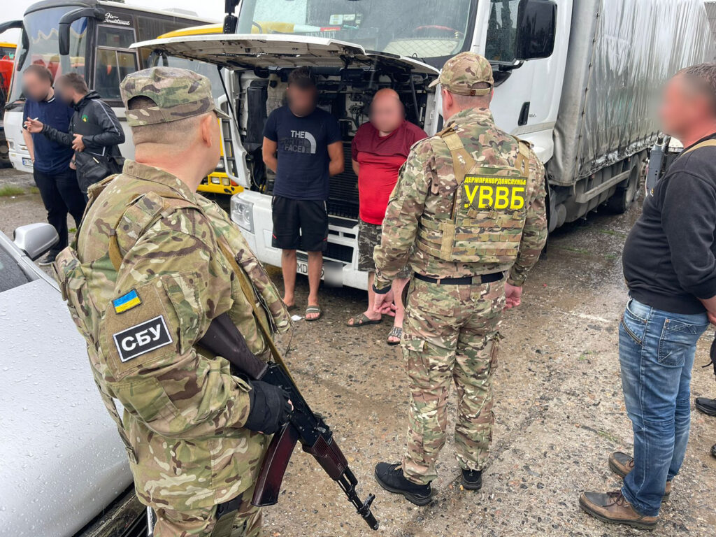 схема вивозу чоловіків за кордон