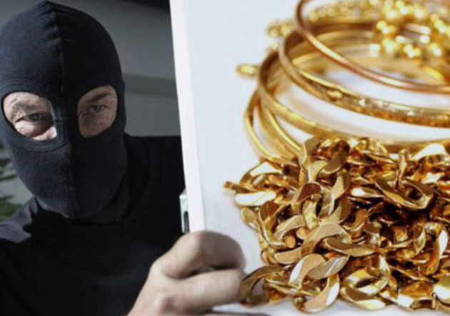 вкрав ювелірні прикраси
