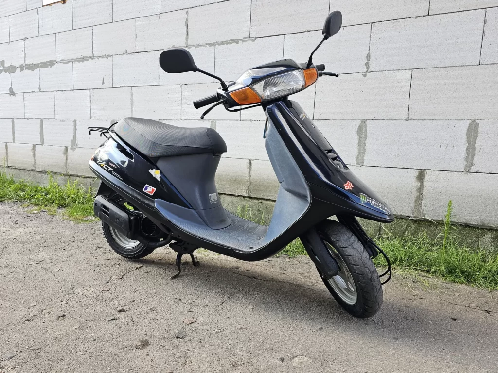 мопед жінка