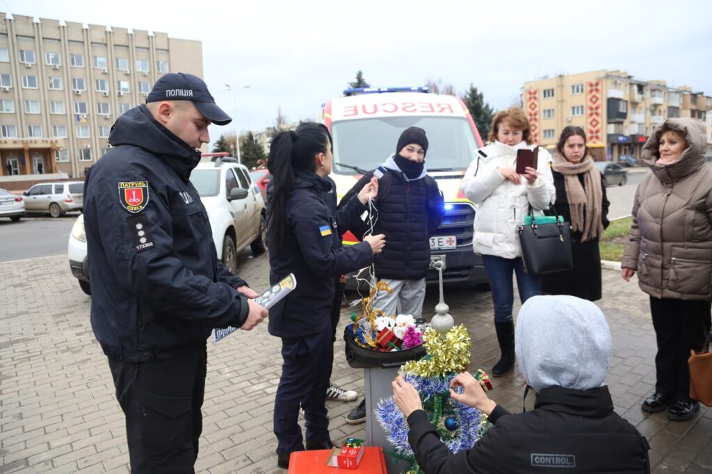 Прикрашай ялинку безпечно