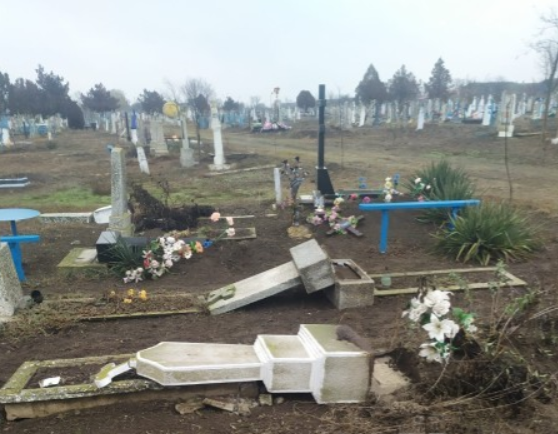вандал кладовище