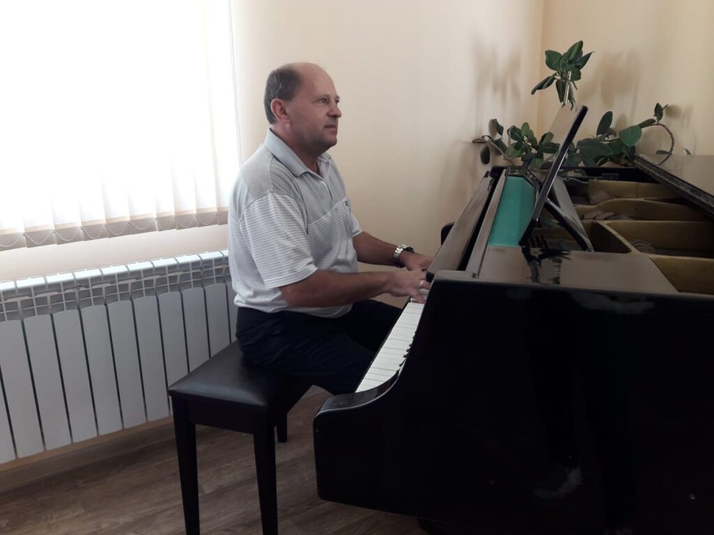 директор Тарутинської дитячої музичної школи