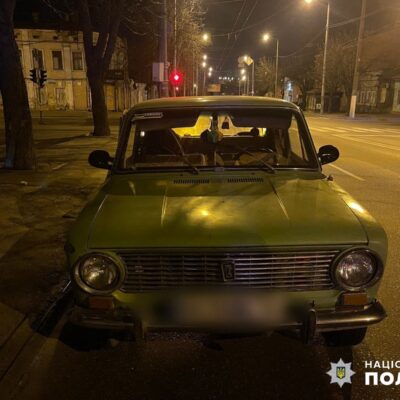 вкрав автівку