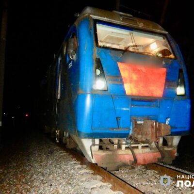 жінка електровоз