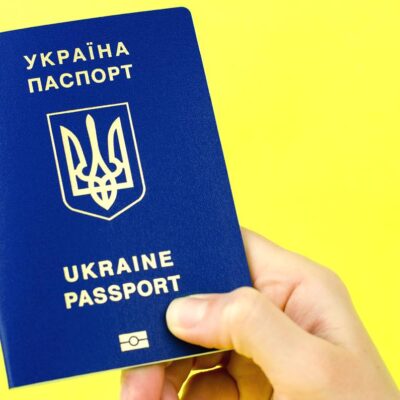підроблений закордонний паспорт