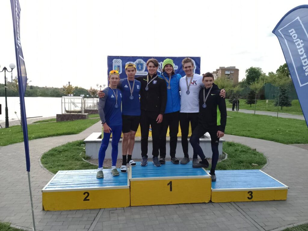 Веслувальники