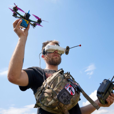оператор FPV-дронів