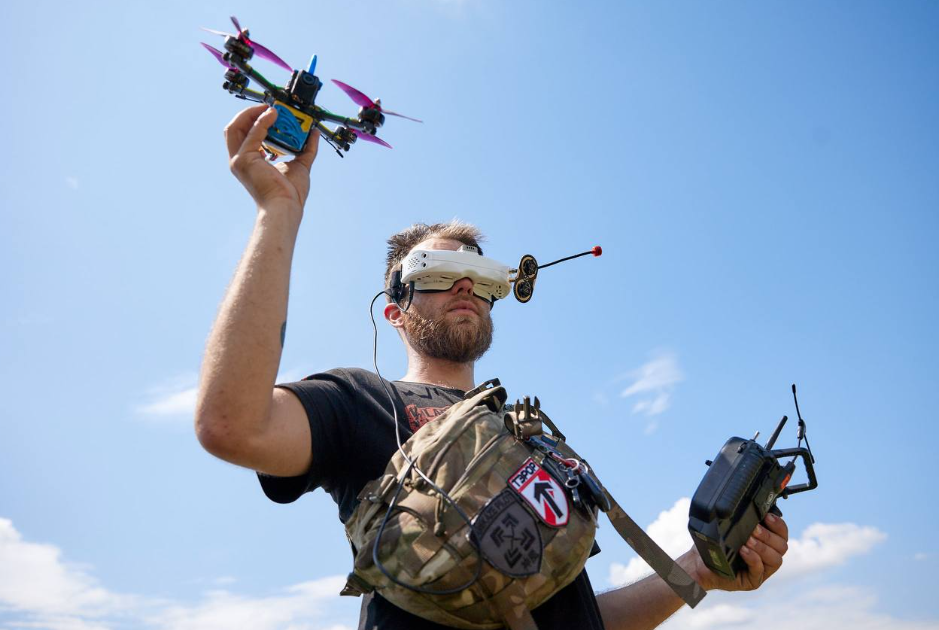 оператор FPV-дронів