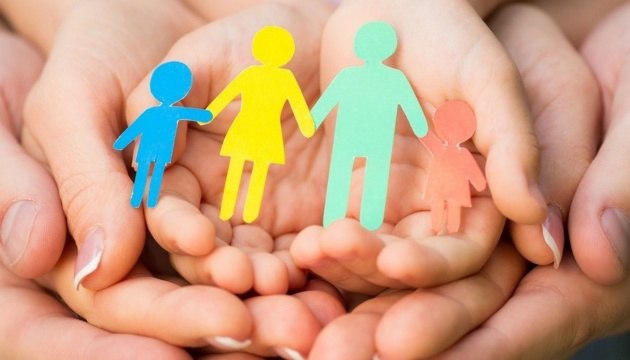 прийомна родина Арциз