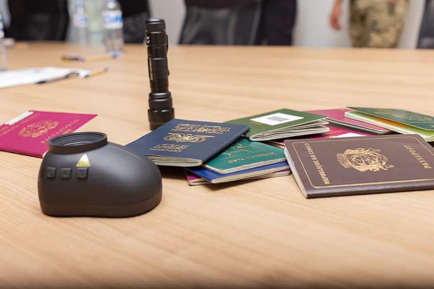 підробні документи