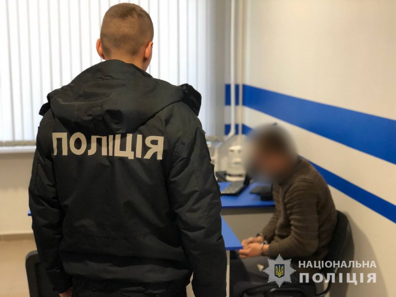 пограбував крамницю