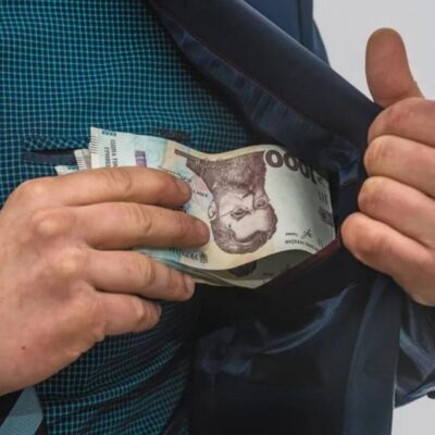 привласнив гроші