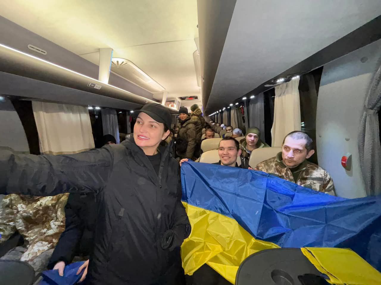 захисники зміїного