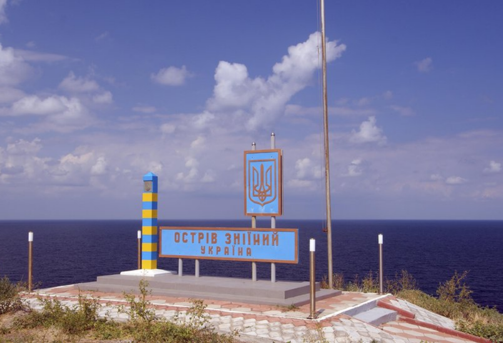 будівництво базової станції на острові Зміїний