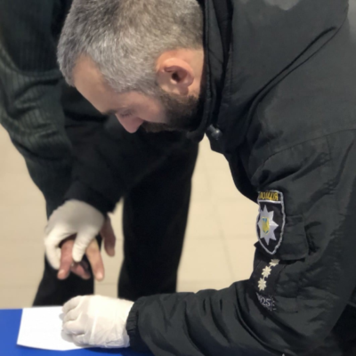 викрав та пограбував знайомого