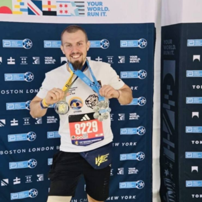 військовий на протезі