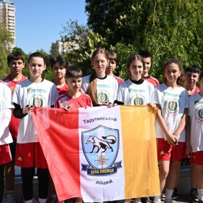 Пліч-о-пліч