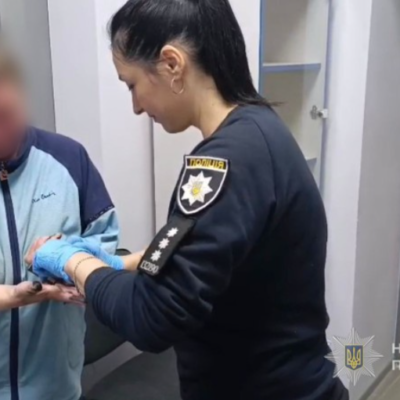 задушила доньку
