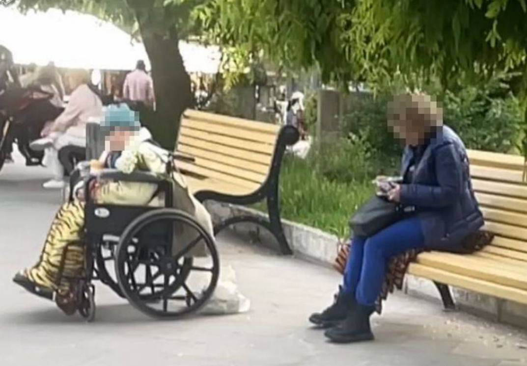 примушувала жебракувати власну матір