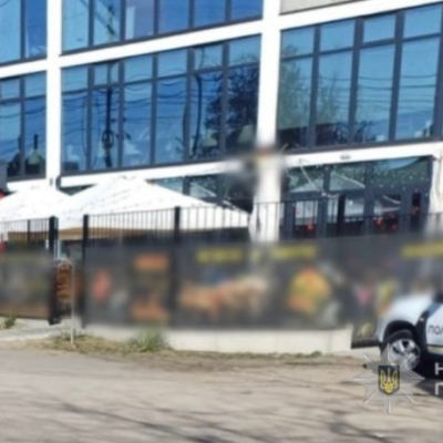 виїхав на тротуар