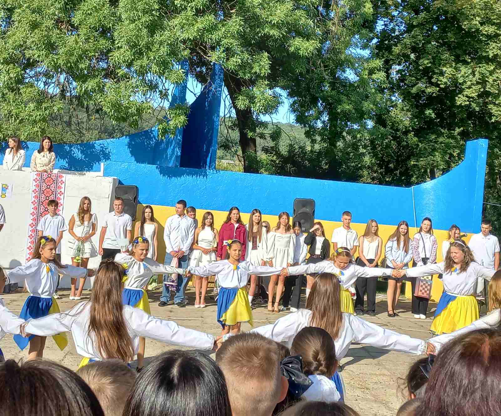 школи