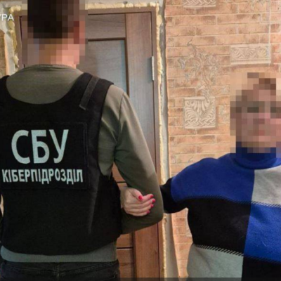 працівниця банку агентка