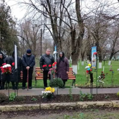 Главані банери Алея пам'яті