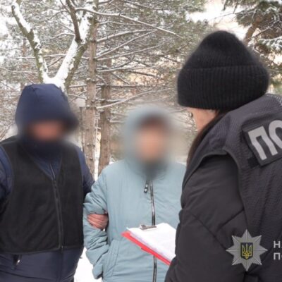 Керівниця апарату суду хабар