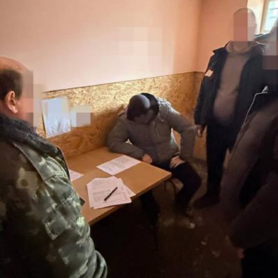 експосадовець міграційної служби ативи