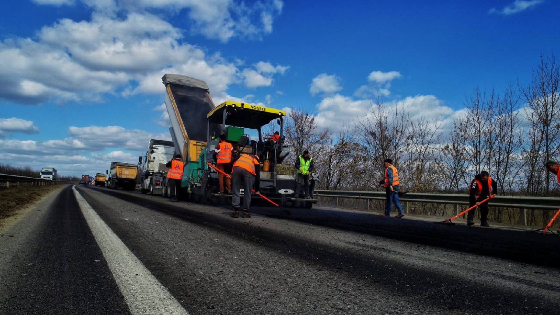 На трасі Київ — Одеса прискорили ремонт: кількість ремонтних бригад зросла більш ніж удвічі