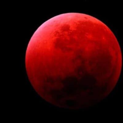 Кривавий місяць