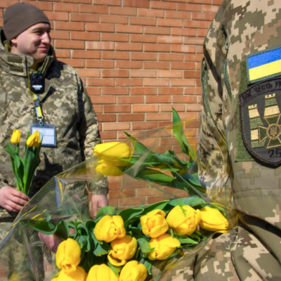 Одещина прикордонники привітали подорожувальниць із Міжнародним днем боротьби за права жінок і міжнародний мир