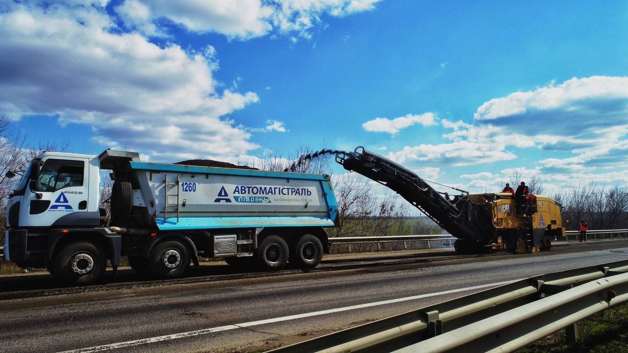 На трасі Київ — Одеса прискорили ремонт: кількість ремонтних бригад зросла більш ніж удвічі