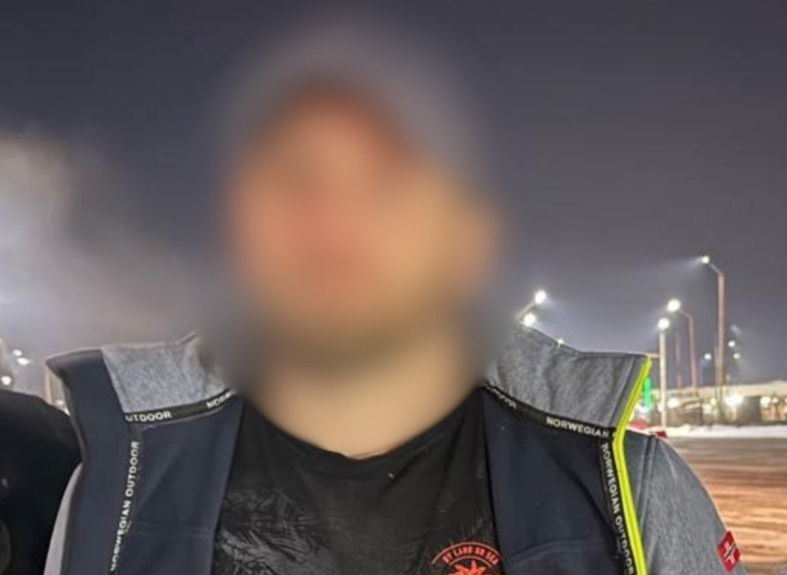 ґвалтував падчерку та знімав свої дії на відео