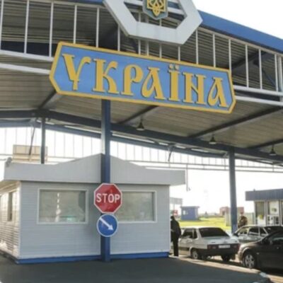 жінки-посадовці виїзд за кордон