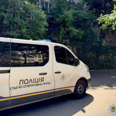 Одеса дівчина вистрибнула з вікна квартири